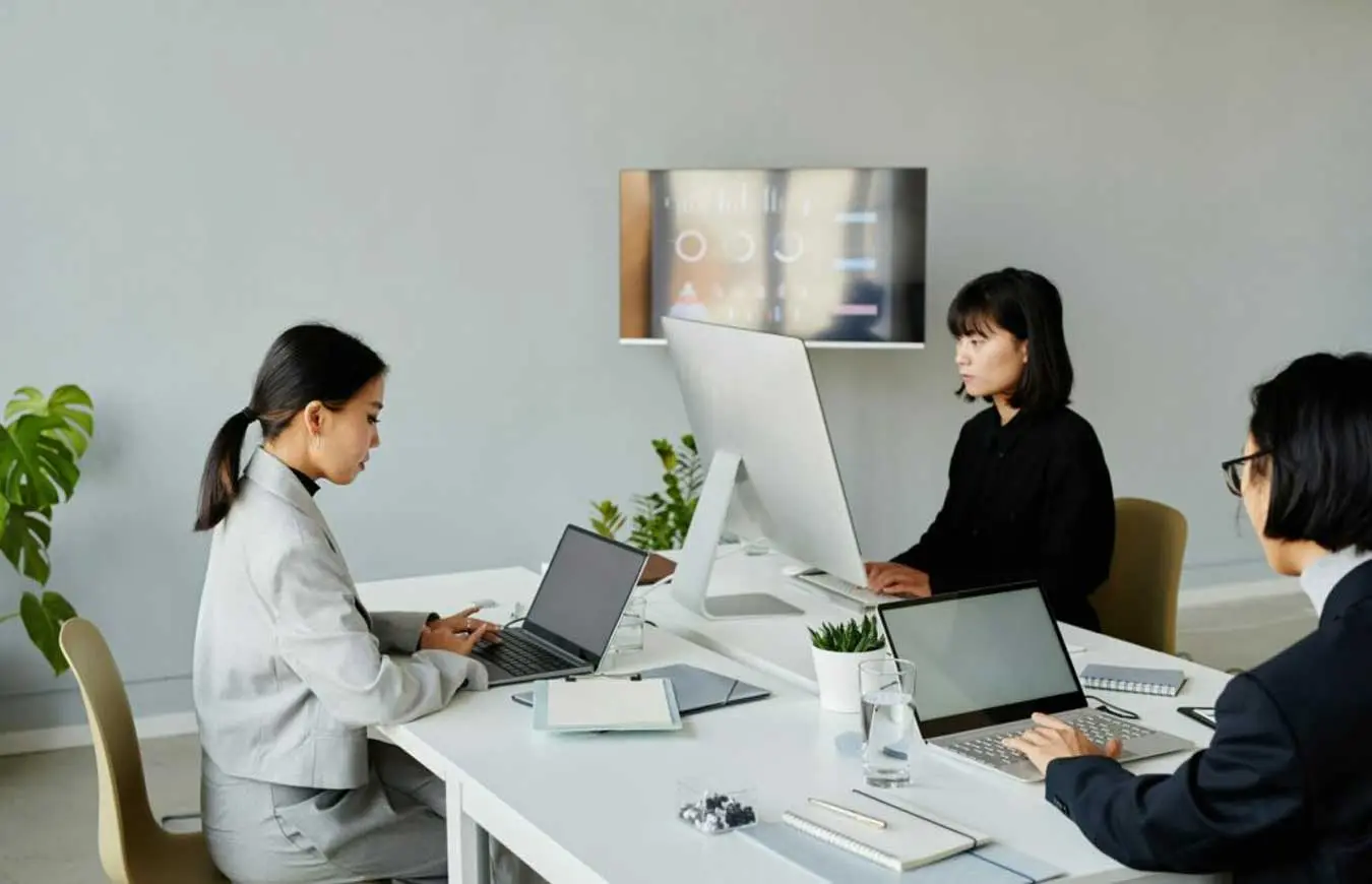 Business people working in office Business people working in office