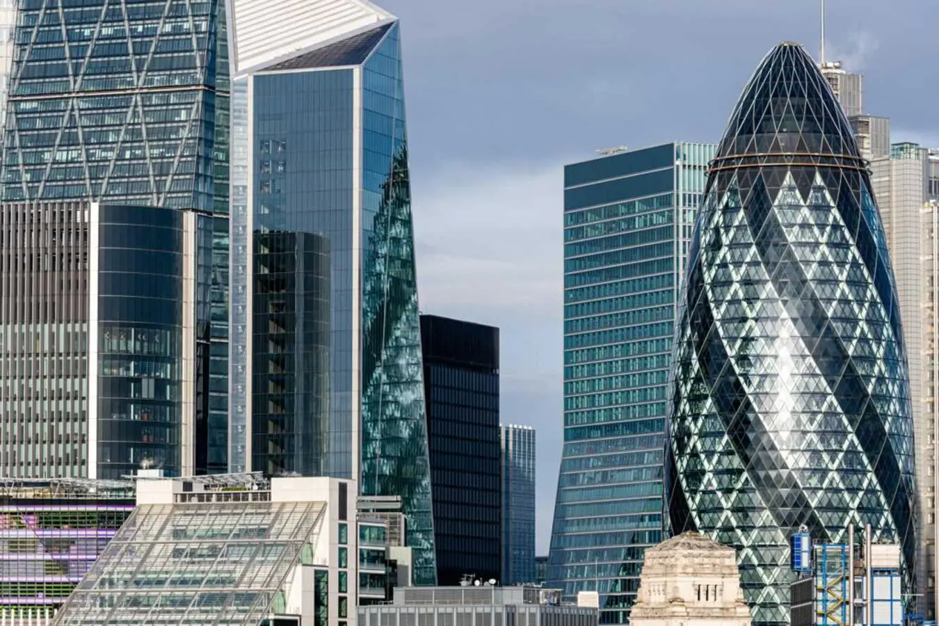 Famous skysrcapers in the financial district of london