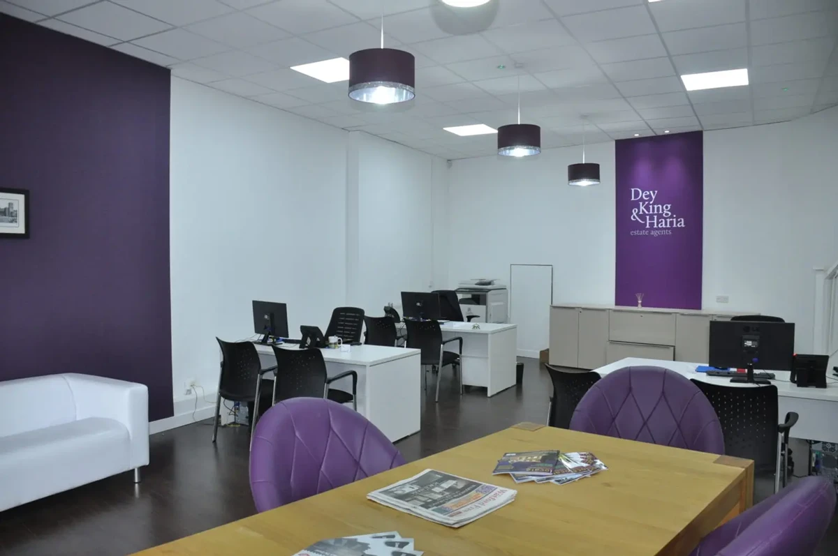 Office Wallpaint and Lighting