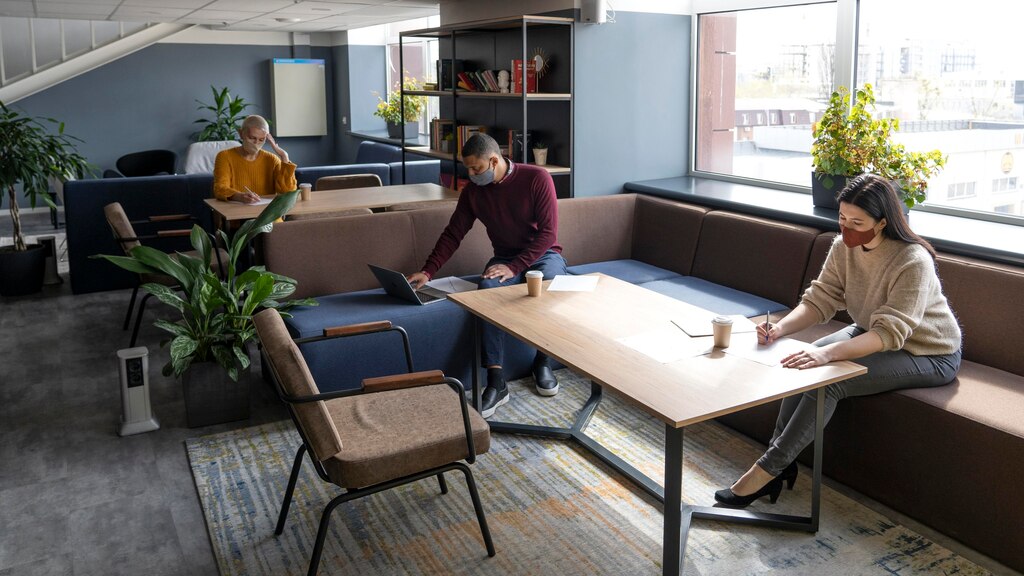 People co-working covid restrictions