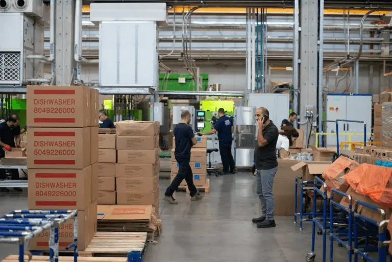 Warehouse Picking and Packing Warehouse Picking and Packing